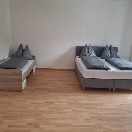 Gudzevic Ferien Unterkuenfte A - 5 Apartment Gloggnitz Exterior photo